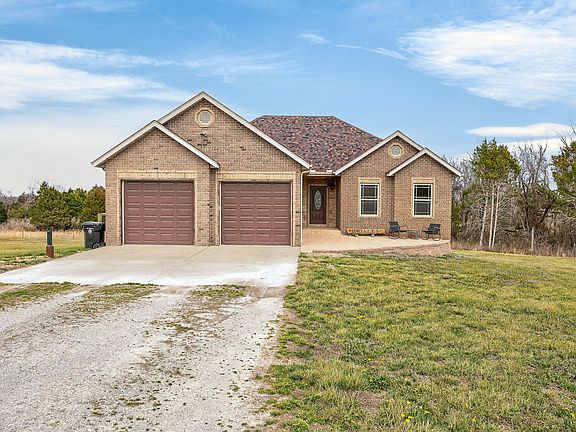 5th image of 2459 Old Hillcrest Road