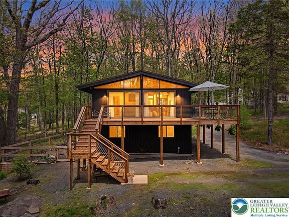 2nd image of 104 Horseshoe Ln