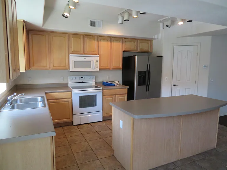 16825 N 14th St #61 — Photo 6