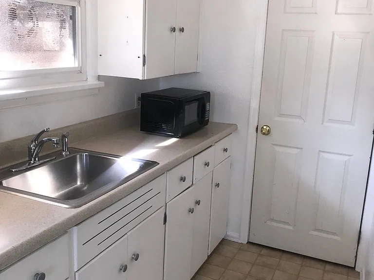 308 Pitkin St — Photo 4