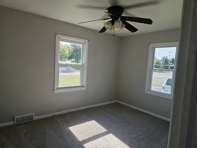 5730 Flint St — Photo 8