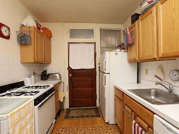 3rd image of 4871 N Talman Ave #2
