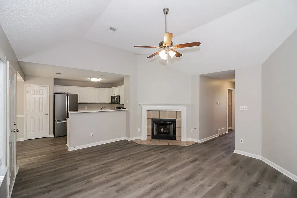 3 bed, 2.0 bath, 1362 sqft, $1,770 — Photo 3