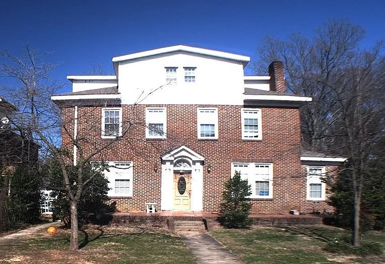 2512 Clark Ave — Photo 1