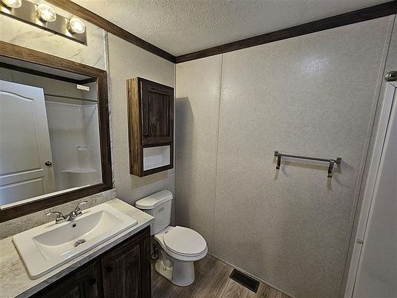 5th image of 2307 Dogwood St #19
