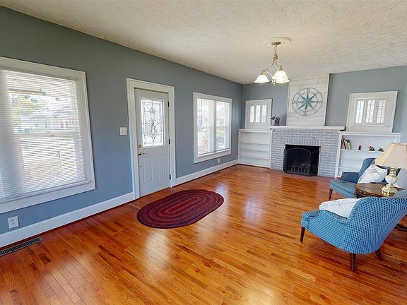 3rd image of 2334 N Grand Ave