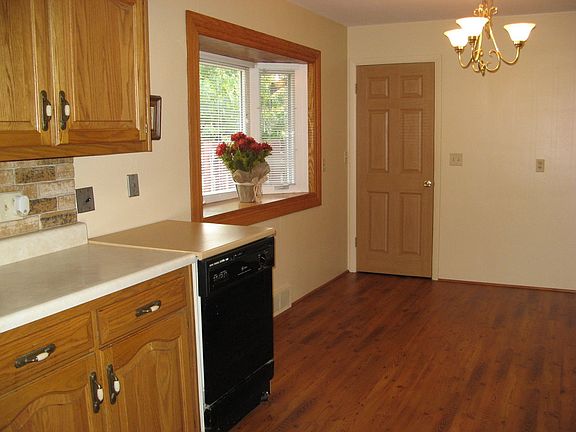 Kitchen to dining area 
