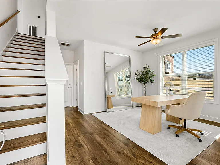 479 Portsdale Dr — Photo 3