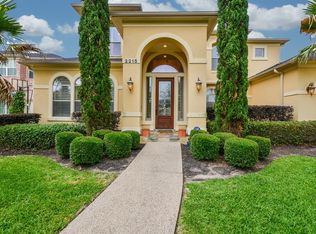 2215 Thicket Ridge Ln, Houston, TX 77077