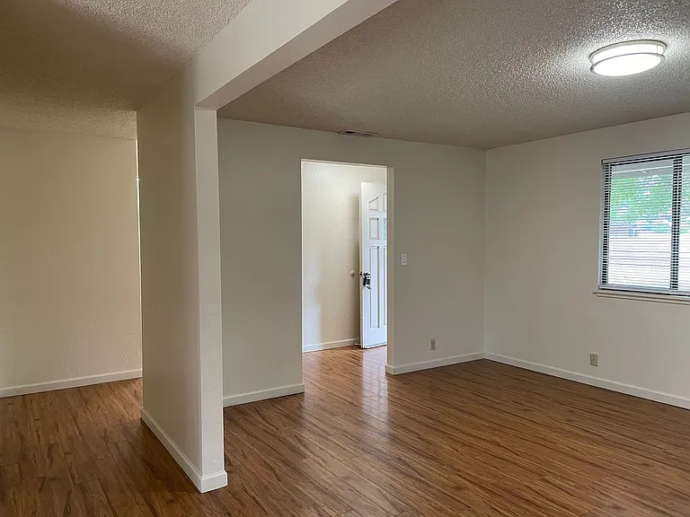 2315 Temple Dr — Photo 3