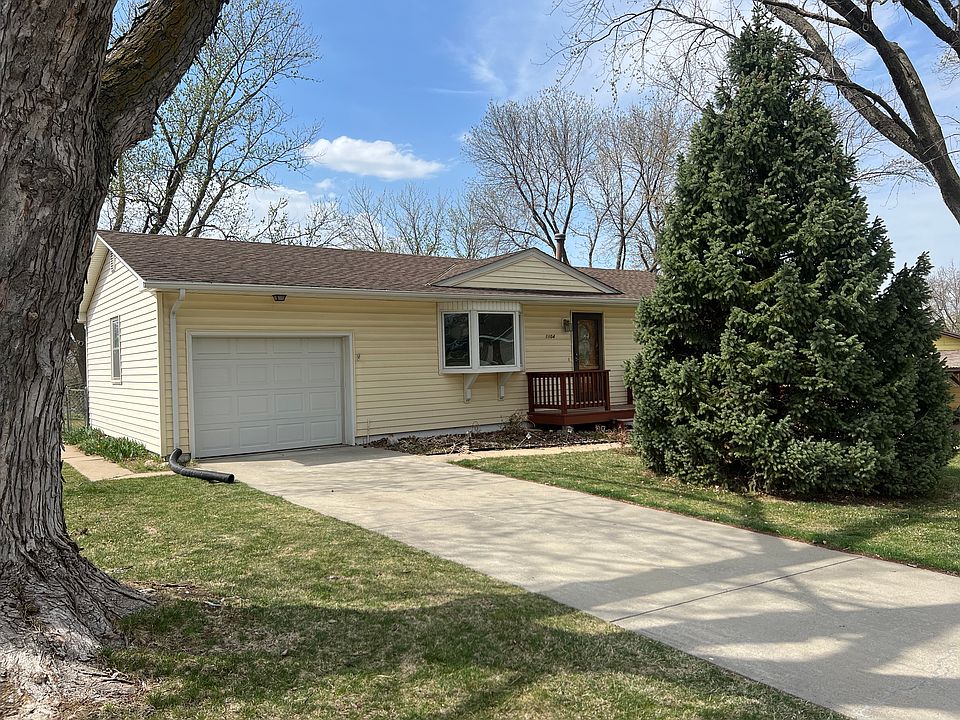 1st image of 1104 Willow Ave