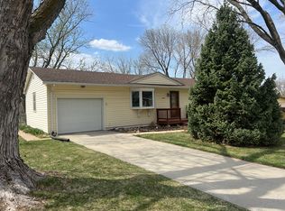 1104 Willow Ave, Bellevue, NE 68005