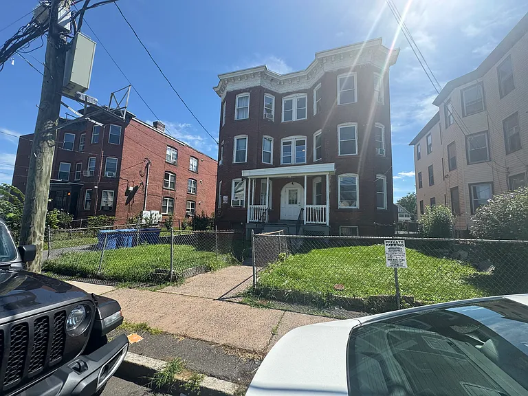 19 Whitmore St #1R — Photo 11