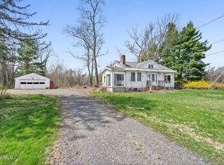 929 Pearse Rd, Niskayuna, NY 12309