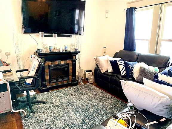 3rd image of 208 Goulding Ave