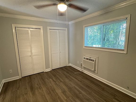 4th image of 702 S Aspen St #1