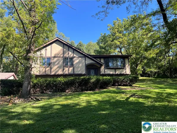 6445 Jacksonville Rd E, Bath, PA 18014