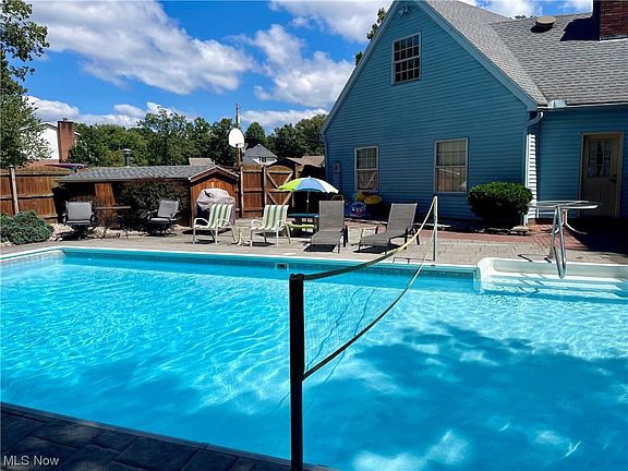 2nd image of 601 Windsor Dr