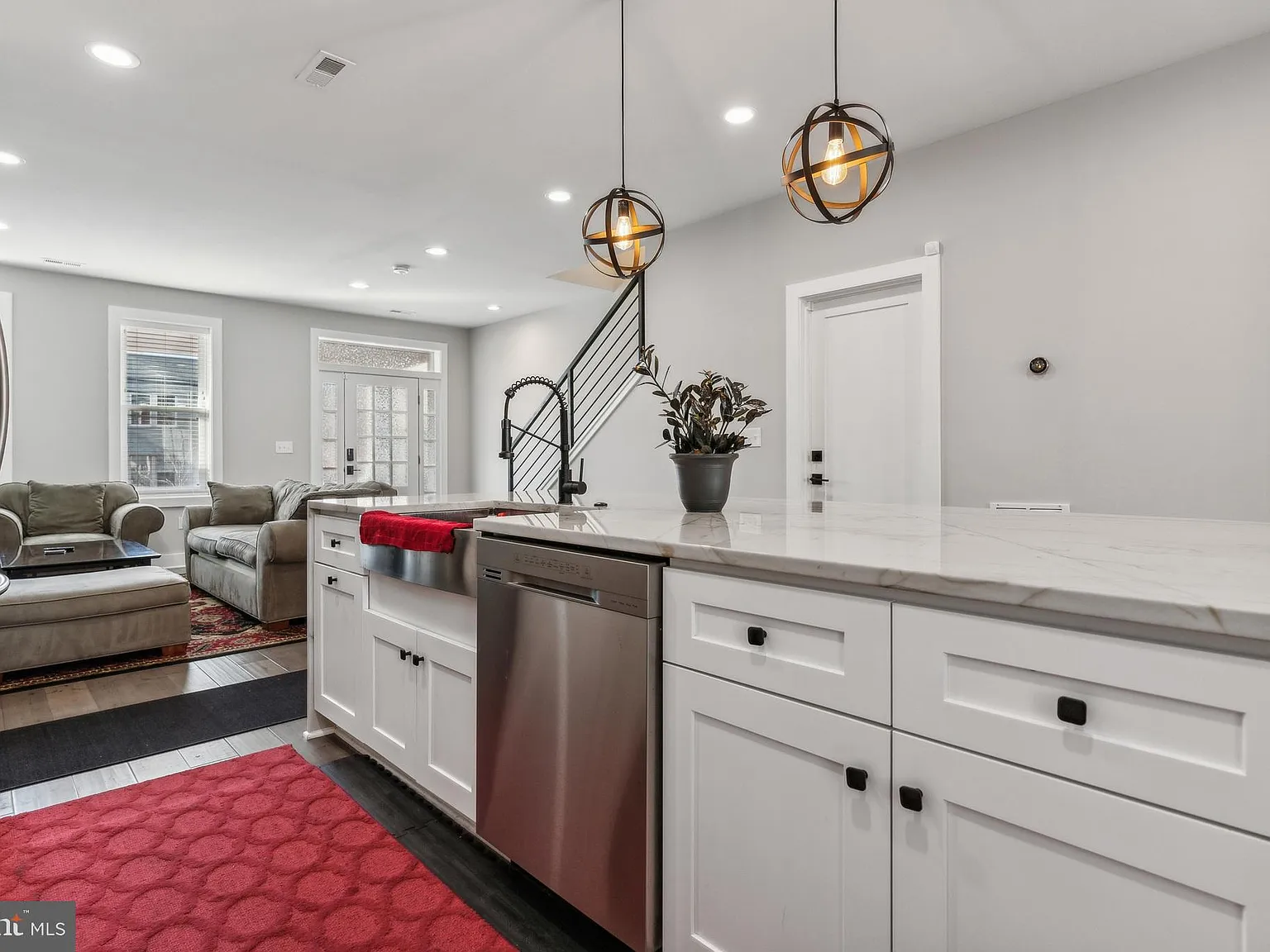 4 bed, 3.5 bath, 1560 sqft, $5,100 — Photo 2