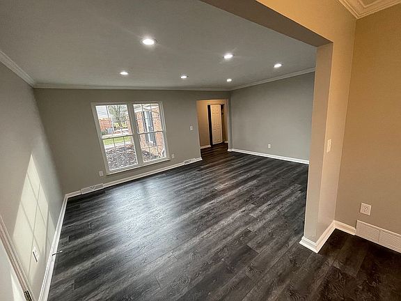 4th image of 4173 Forsythia Dr