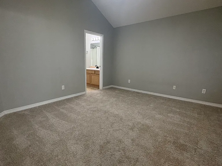 8711 Londonderry Ct — Photo 7