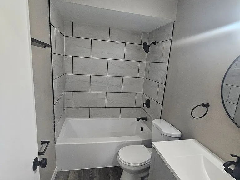 1710 Elder St. (10 Unit) — Photo 5