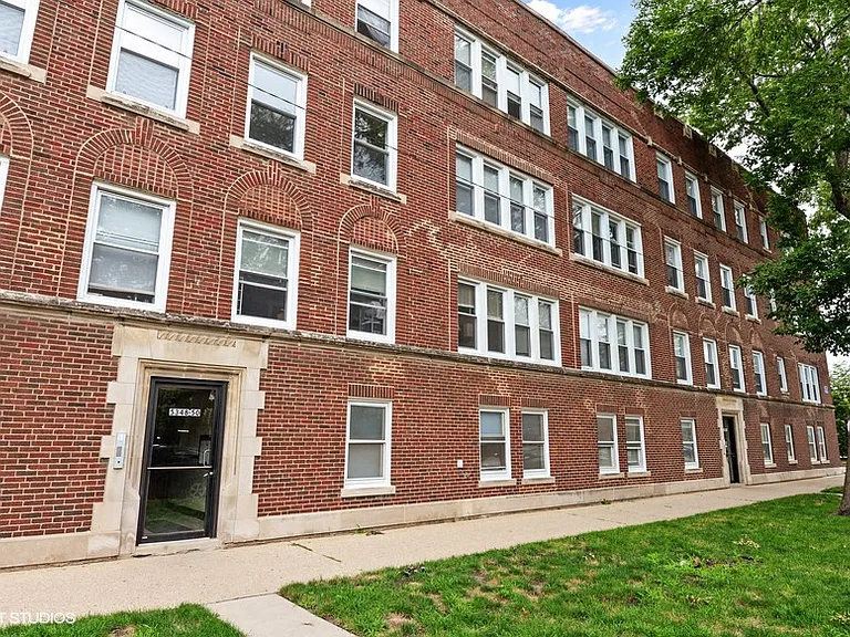 5348 N Wolcott Ave — Photo 1