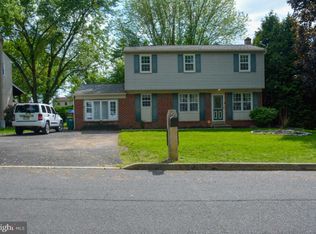 1019 Lake Ln, Pennsburg, PA 18073