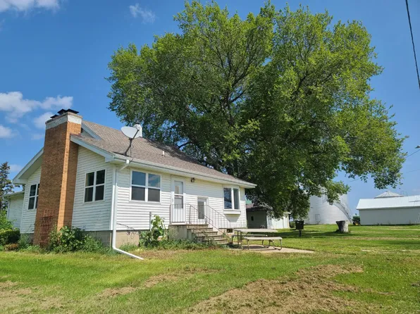 613 Grundy Rd, Cedar Falls, IA 50613