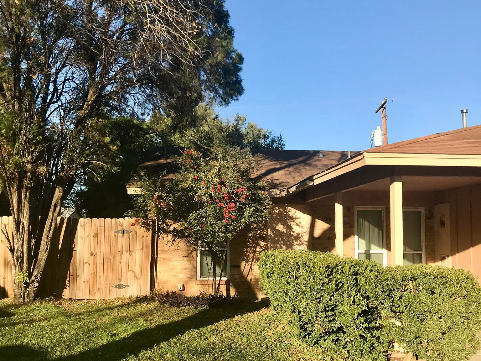 2 bed, 850 sqft, $1,350 — Photo 2