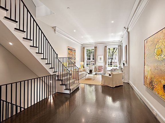 2nd image of 9 E 77th St