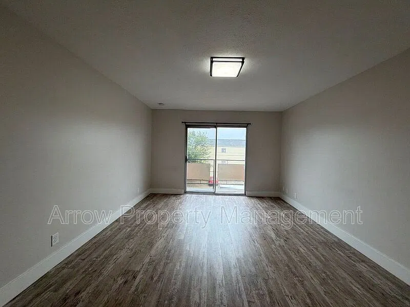 2325 S St — Photo 4