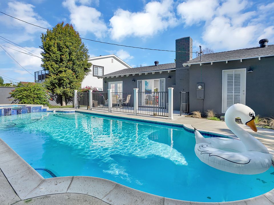2nd image of 2339 College Dr