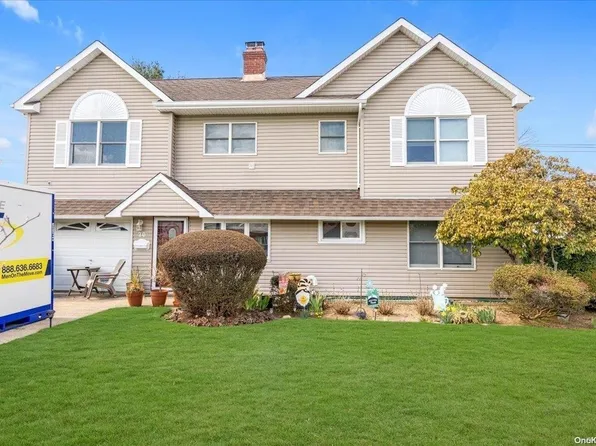 20 Martin Lane, Westbury, NY 11590