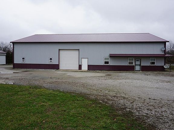 2nd image of 585 NW 500th Rd