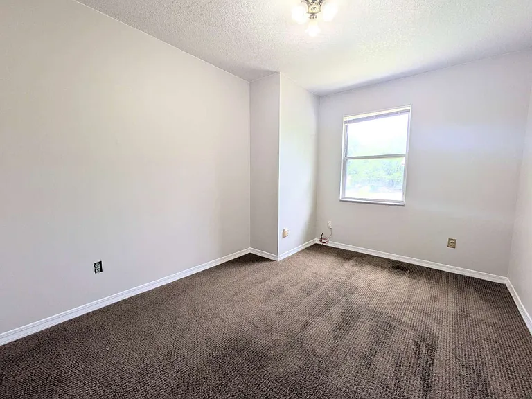 3027 Candlewyck Ln E — Photo 12