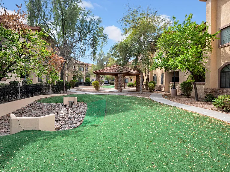 Desert Jewel Apartments — Photo 14