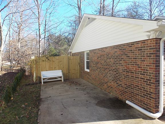 2nd image of 2200 Cottage Pl