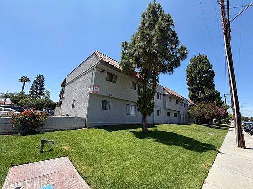 Grand House Photo 1