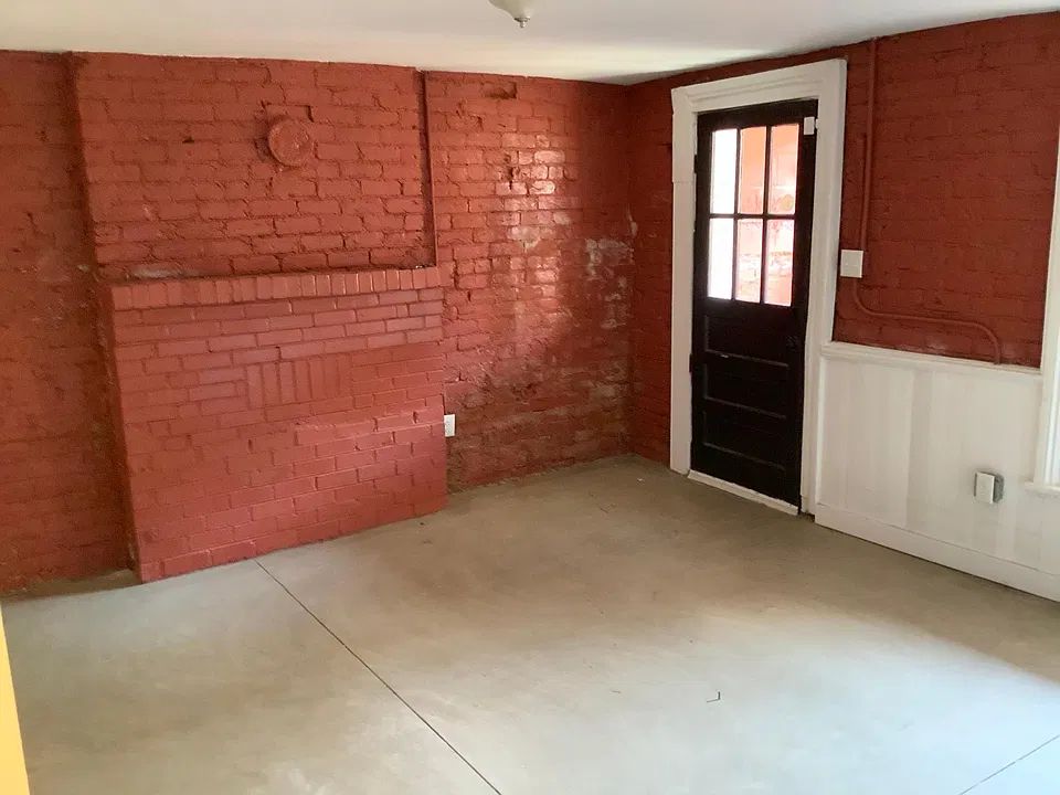 Large living room/bedroom