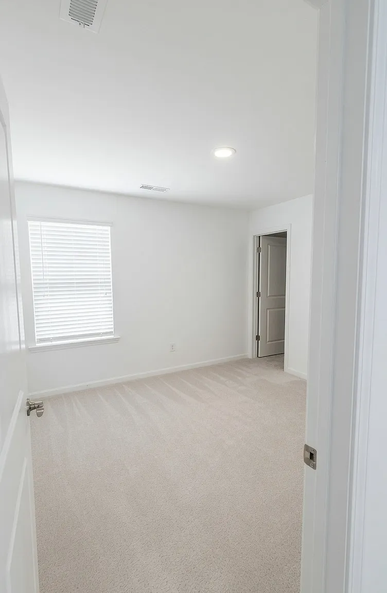 3 bed, 2.5 bath, 2023 sqft, $2,300 — Photo 2