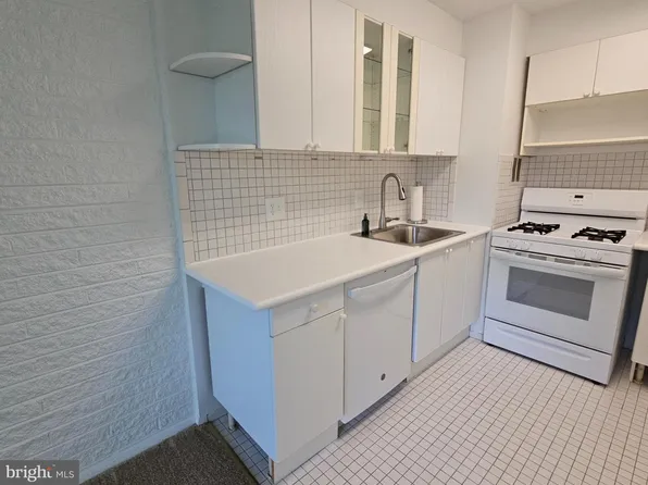 1828 Metzerott Rd APT 204, Adelphi, MD 20783