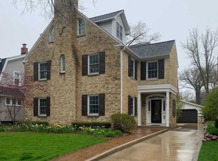 1094 E Circle Dr, Whitefish Bay, WI 53217