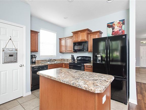 5th image of 243 Highland Meadows St