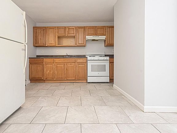 2nd image of 21 Amherst St #2