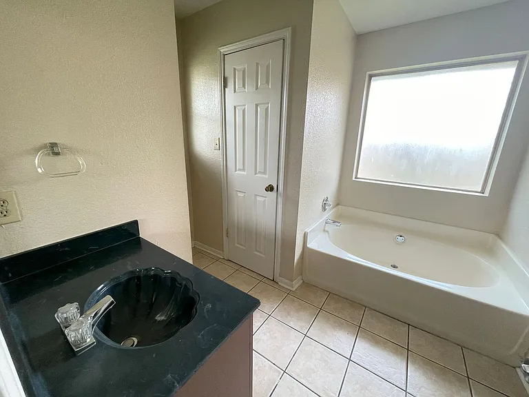 4405 Derik Dr — Photo 10