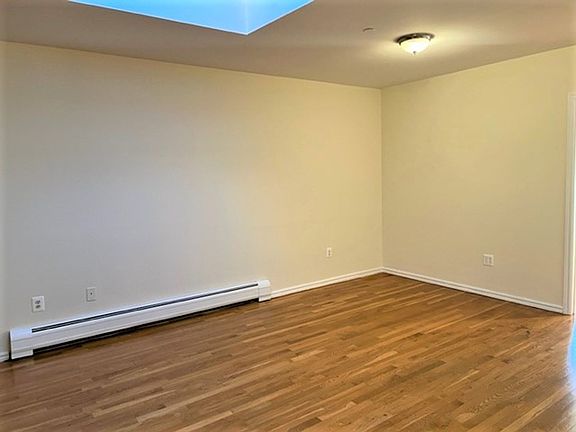 5th image of 2339 Tiebout Ave #70