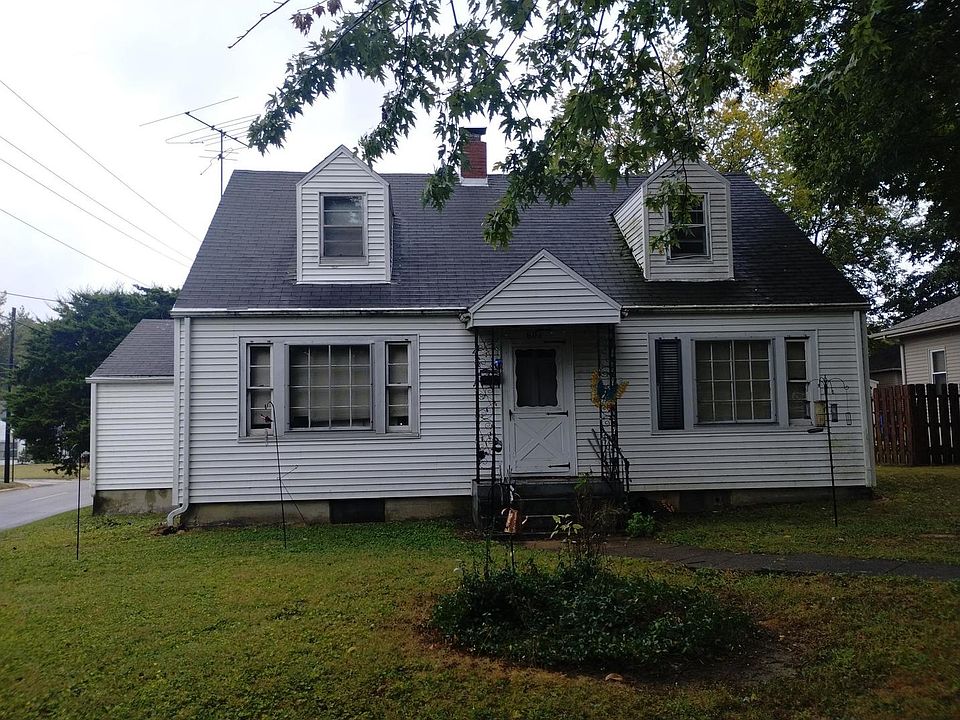 1st image of 604 N Green St