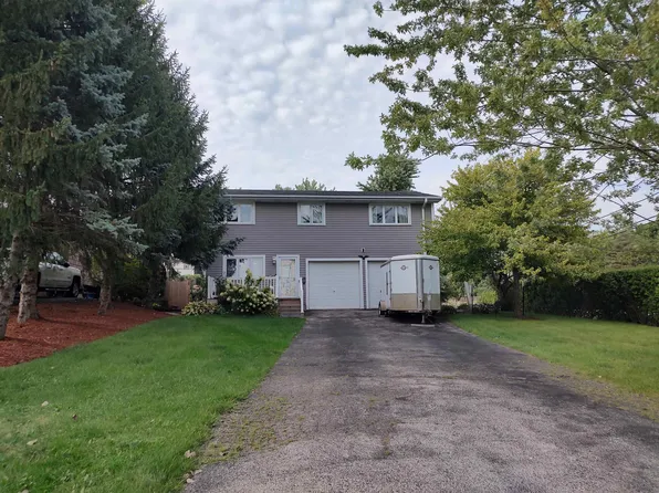 834 Shawnee Trl, Lake In The Hills, IL 60156
