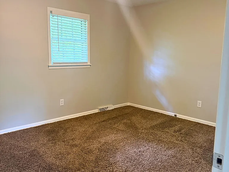 2370 Roberts Ln — Photo 12
